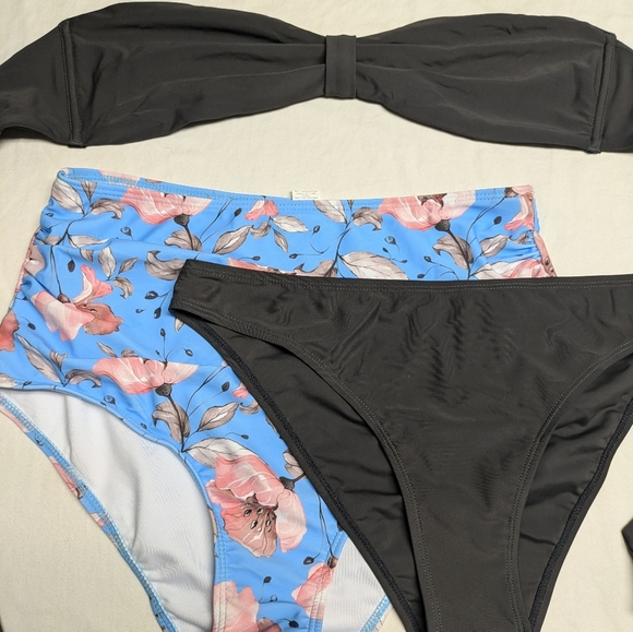 3-PC Bikini Set Size S/M Grey matching bandeau/low rise bottoms & floral bottoms - Picture 2 of 10